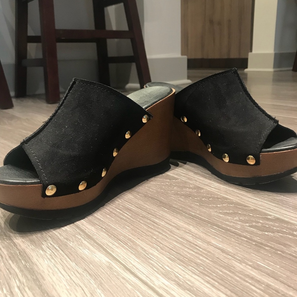 Black clog like shoes